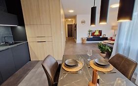 Hillshome - 84M2 Moderny Byt S Terasou Aj Saunou